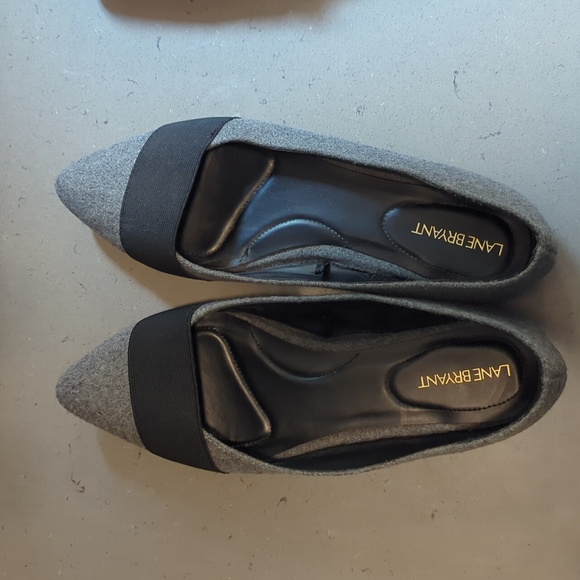 Gray flats - Picture 2 of 4